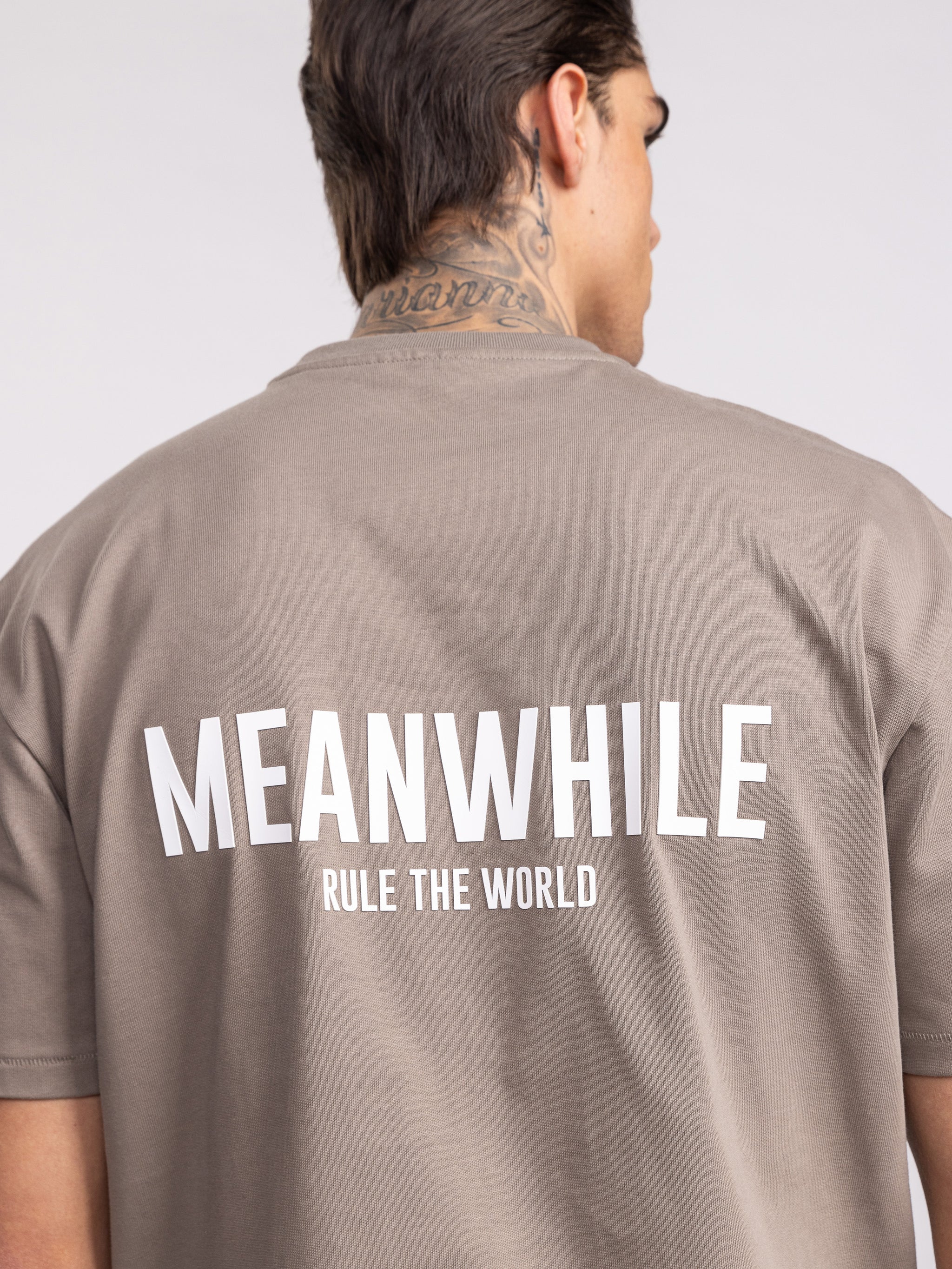 Oversized Graphic T-Shirt - Rule The World -Mocha